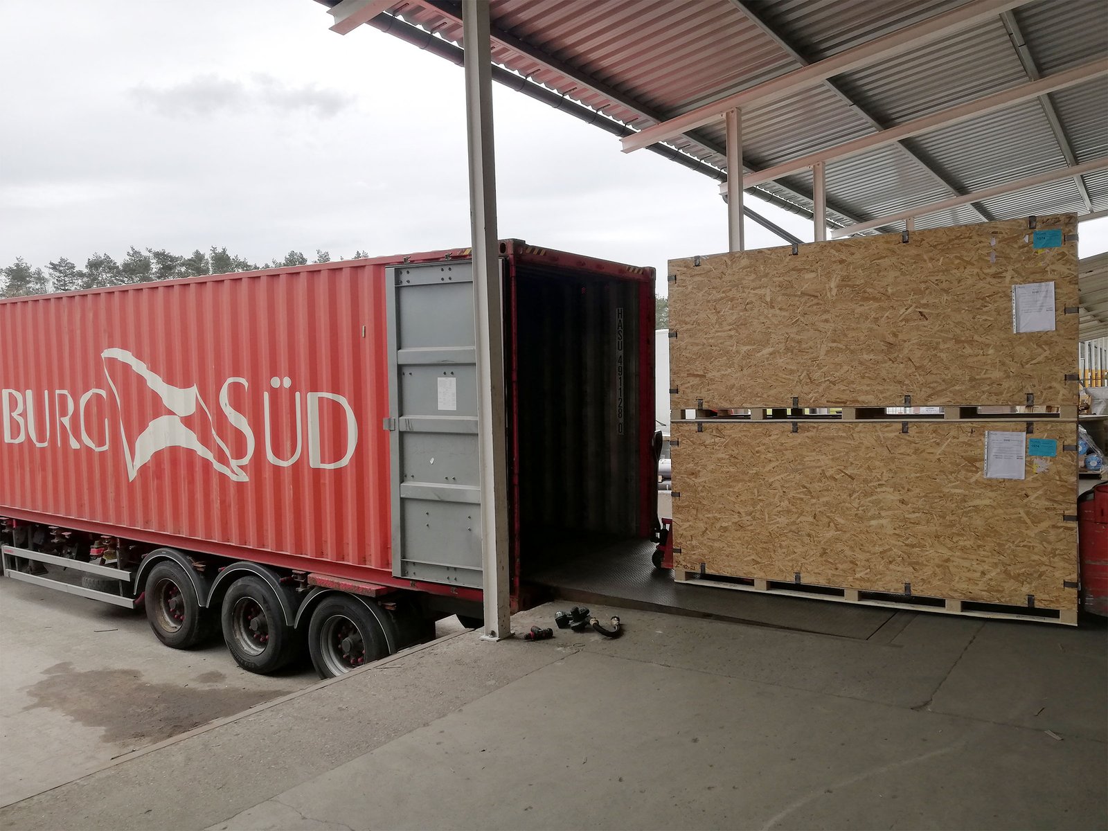 Container truck with standard chassis